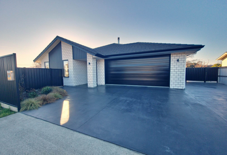 Large modern, private and secure Renwick home.