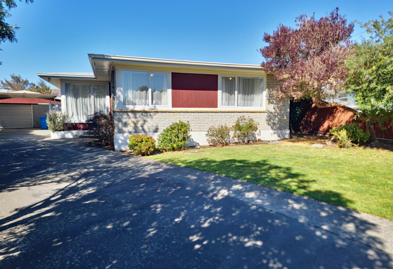 UNFURNISHED HOUSE DOUBLE GLAZED REDWOODTOWN HOME