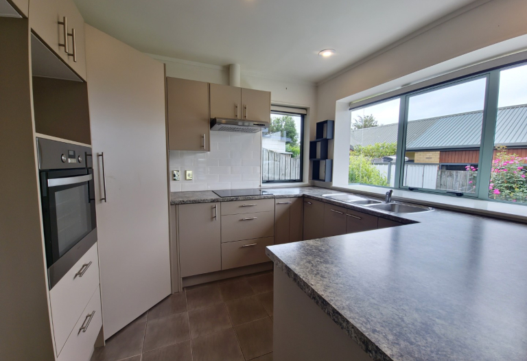 PEACEFUL WITHERLEA TOWNHOUSE WITH WATER FILTER