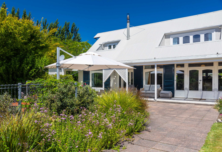 Large fully furnished country retreat.