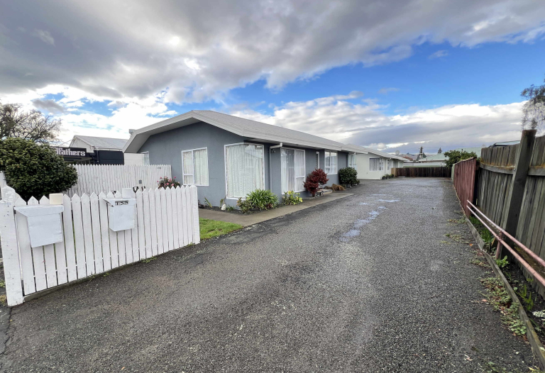 TIDY UNIT CLOSE TO TOWN